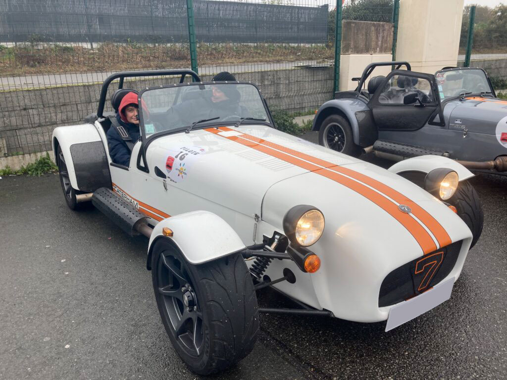 Caterham prête à partir pour une balade pour le Téléthon 2022